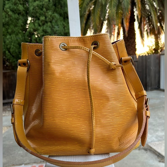 LV Louis Vuitton epi leather bundle! 🔥 - Picture 4 of 17